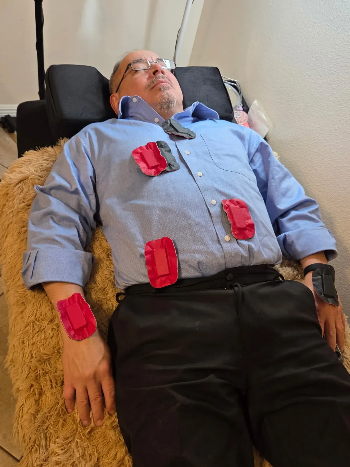 Magnet therapy session supporting body balance in a calm wellness spa at Eliza Balance Wellness & Beauty